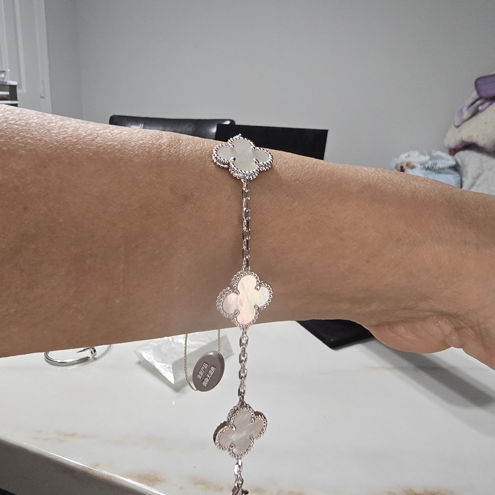 Elegant Silver Clover Bracelet - Picture 2 of 2